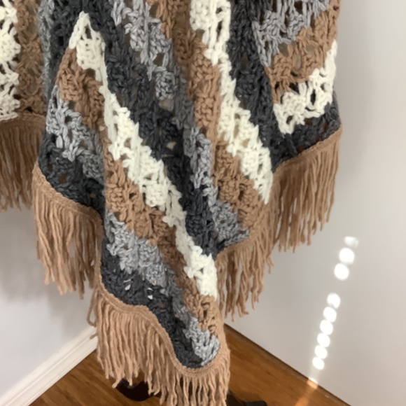 MASSIMO DUTTI SIZE SMALL CROCHET PONCHO ITALIAN YARN ALPACA WOOL BLEND FRING - Picture 7 of 10